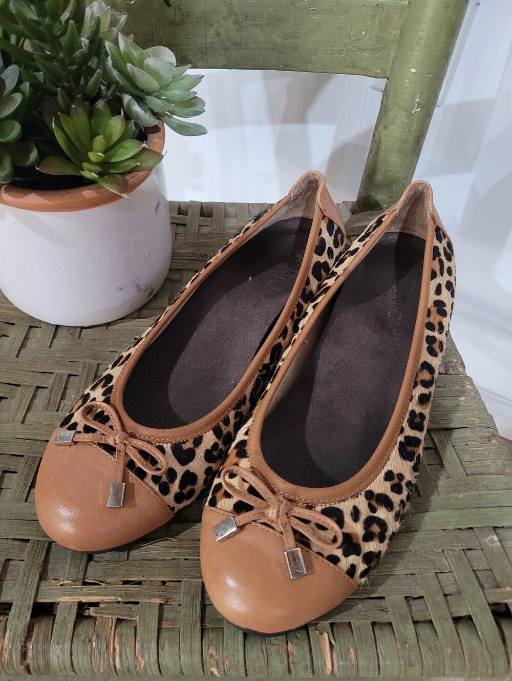 Vionic Minna Orthaheel Tan Calf Hair Leopard Print Spectator Ballet Flats Size 8